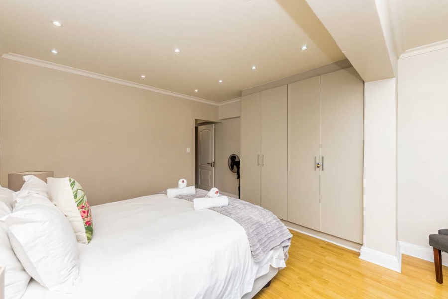 2 Bedroom Property for Sale in Sea Point Western Cape